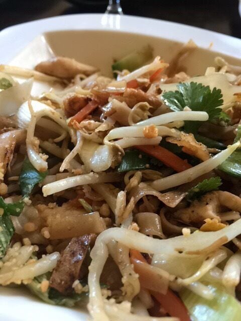 Business lunch menu was fast, fresh and filling. Lovely decor. Will eat here again and again.