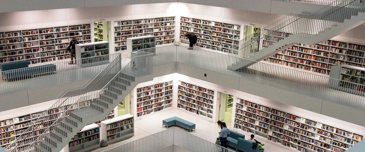You may not think that a public library is a #localsecrets but with the futuristic design of the Stadtbibliotek there are not many other cooler hidden gems in plane sight.
#travelphotography #germany