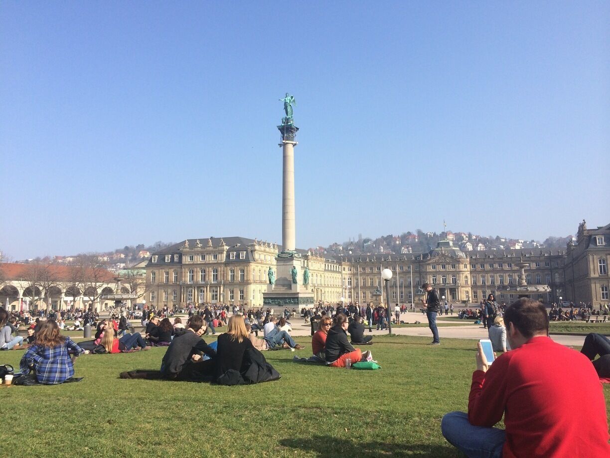 Schlossplatz and in the background the new castle. 