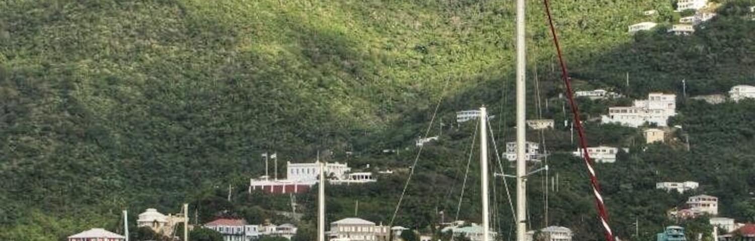 The island of St Thomas has so many beautiful areas, but since we were on a cruise, we didn’t get to explore as much as we’d like. #virginislands