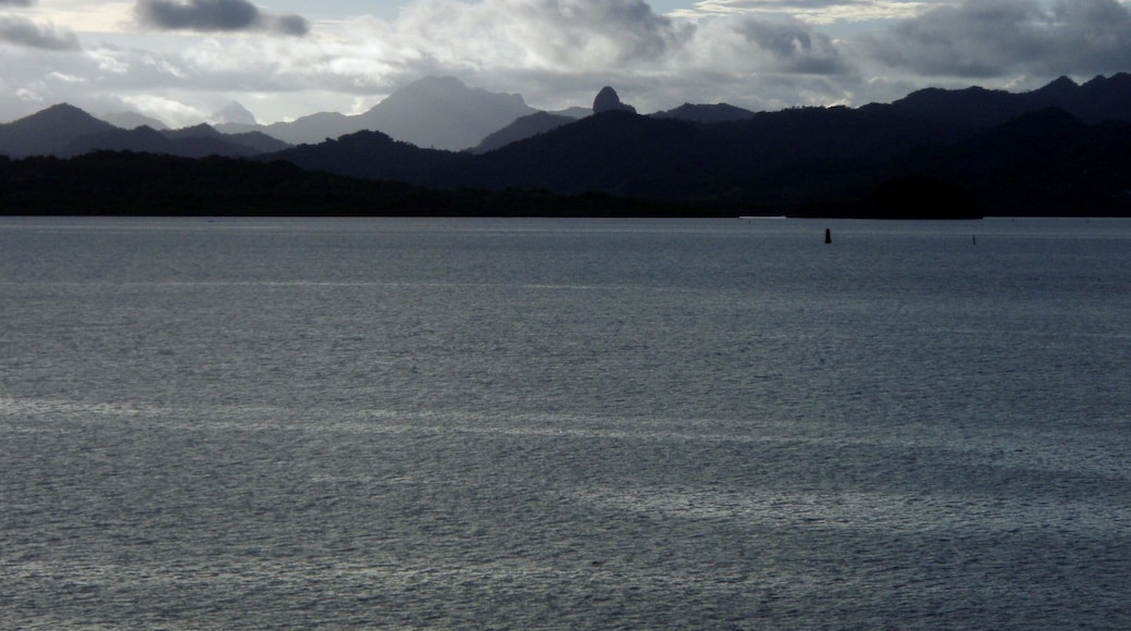I love the shading of these mountains in the distance.