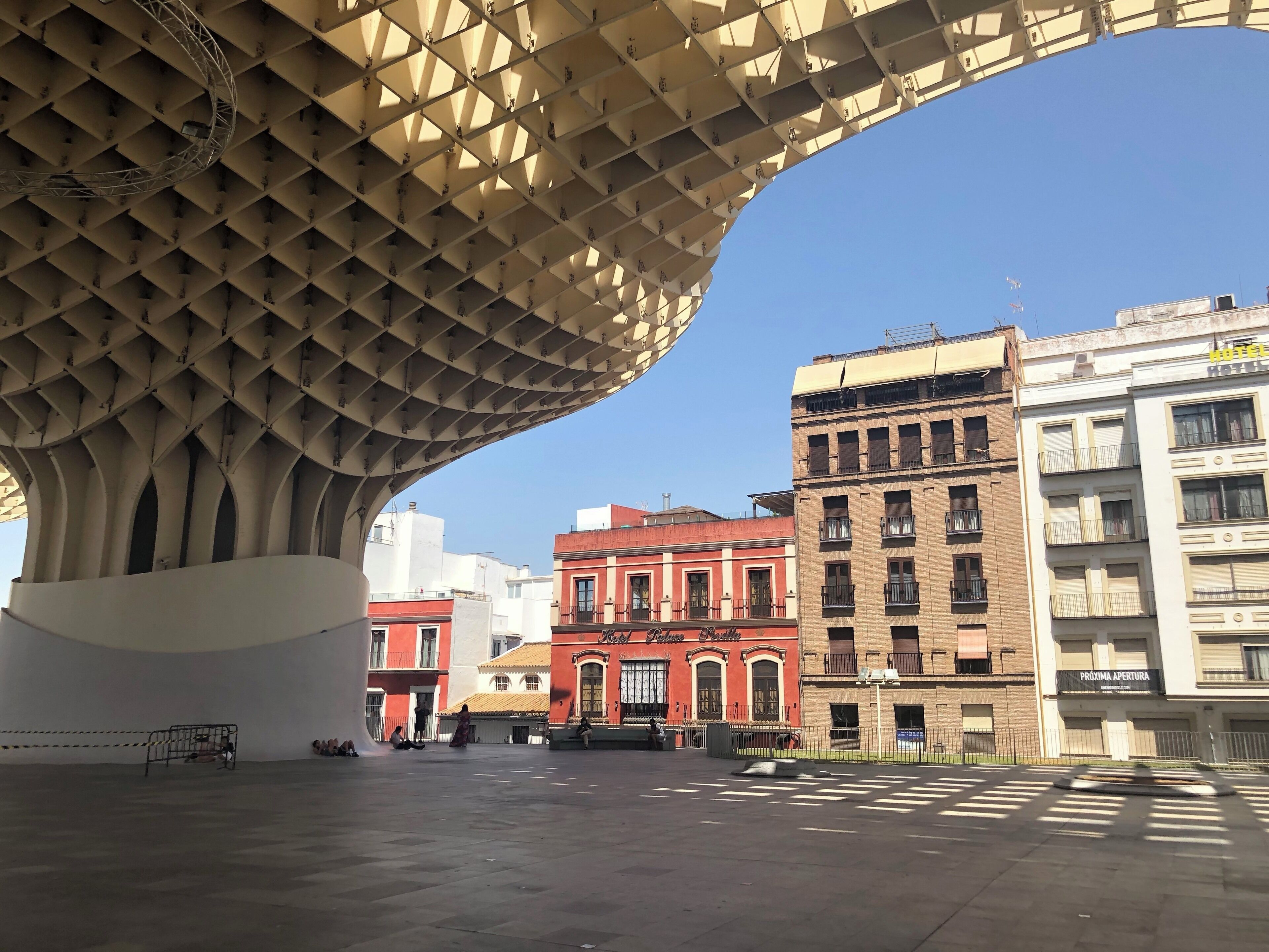 When it is 42 degrees, this construction is really pleasant to encounter while walking in Sevilla