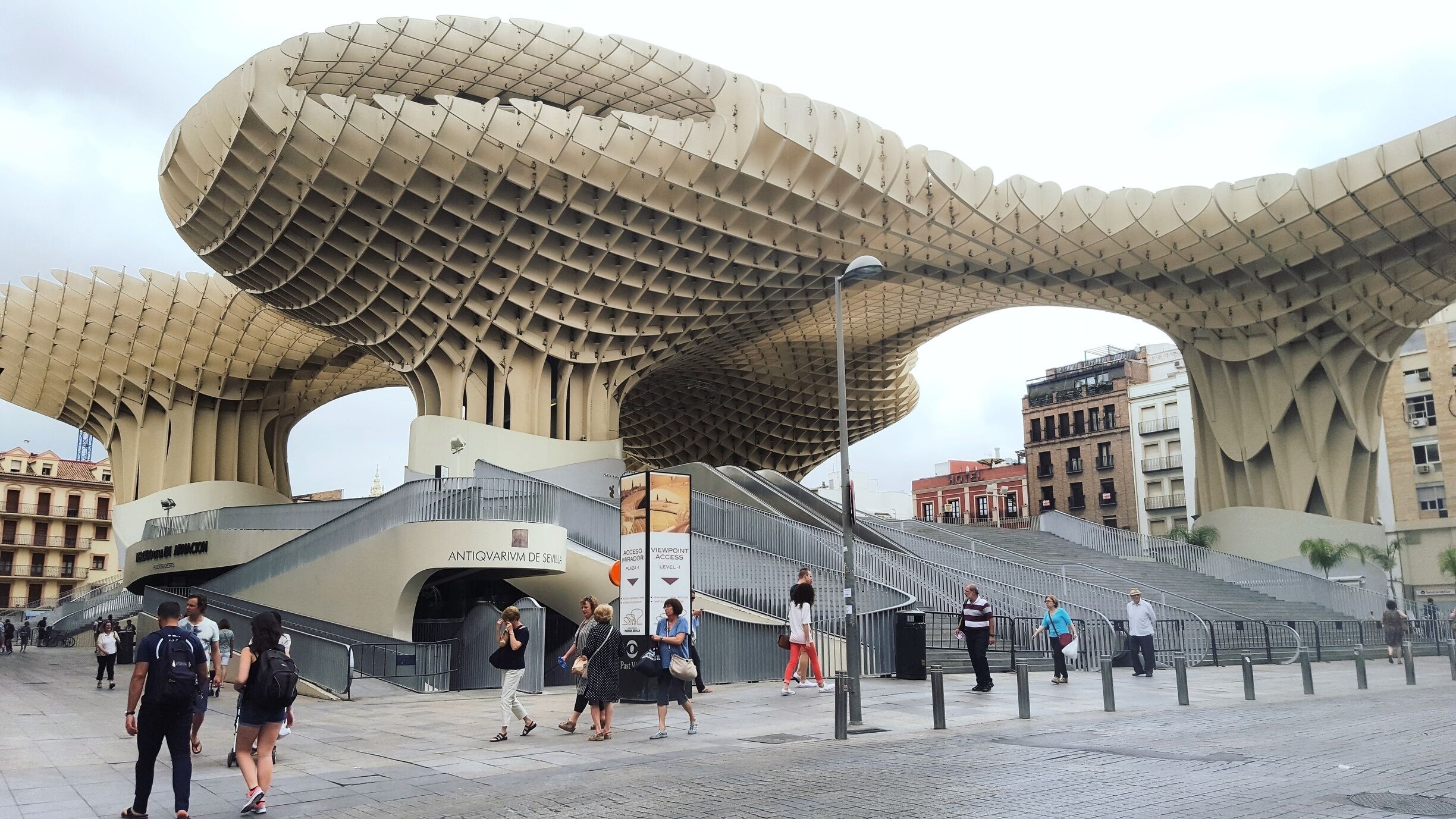 Plaza de la Encarnacion, Seville, Spain

#architecture 