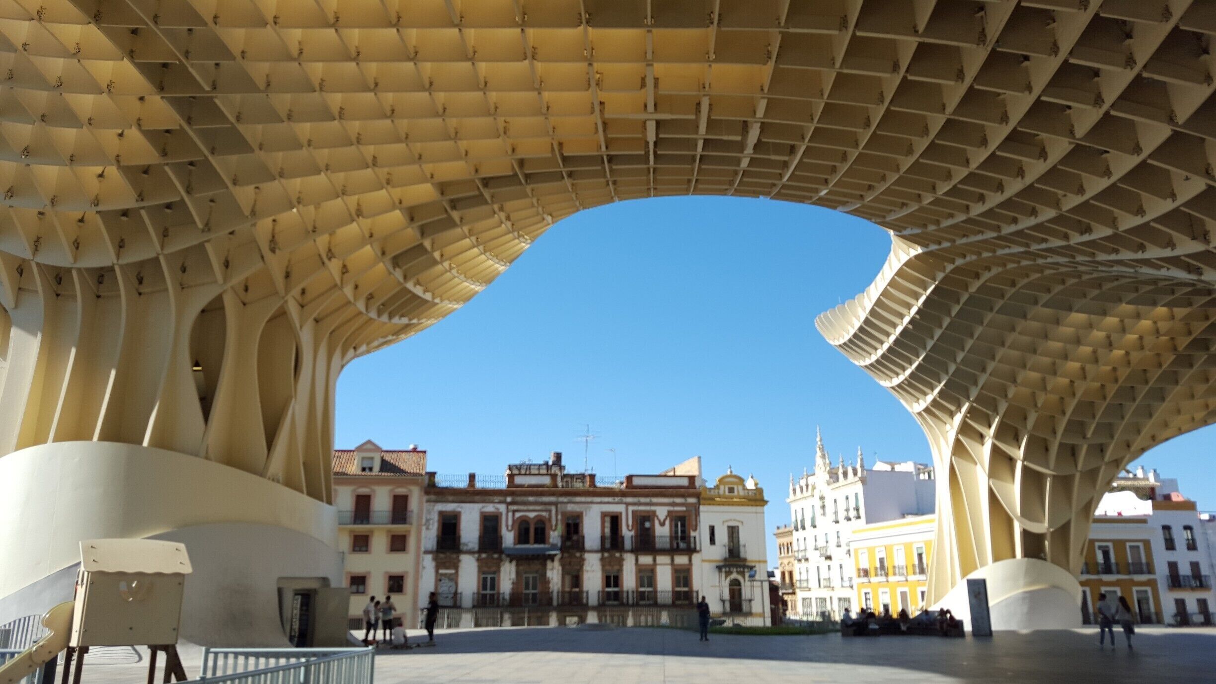 #StunningStructures located in Seville, Spain, this is now the largest wooden structure in Europe. The modern structure somehow manages to fit in well with the beautiful old style. I highly recommend climbing to the top and taking in the views.

#lifeatexpedia