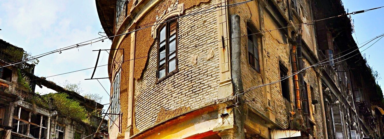 Shantou, a city significant in 19th-century Chinese history as one of the treaty ports established for Western trade and contact, was one of the original special economic zones of China established in the 1980s.
#China #Shantou #OldCity #street #history #Guangdong #architecture
