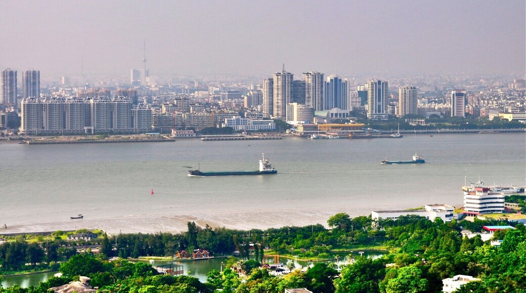 Today, Shantou (汕頭) remains eastern Guangdong's economic centre and seaport, and is home to Shantou University, a member of the Project 211 group. (Wikipedia)
Picture: City centre of Shantou and Shantou Harbor
#China #Guangdong #Shantou #Asia #QueshiScenicArea #ShantouHarbor #Chine #river #port #citycentre #AboveItAll
