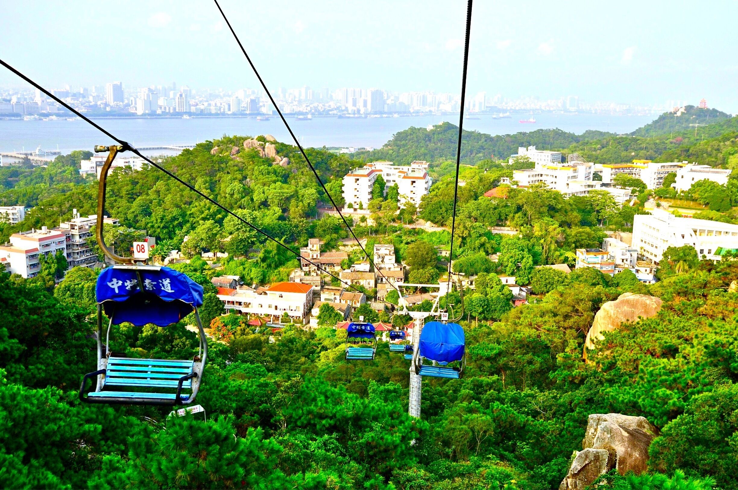 Taking cableway down to the ground from the height of Queshi Scenic Area, Shantou, Guangdong Province, China. The view is stunning and impressive, worth a ride!
#AboveItAll #China #Guangdong #Shantou #Asia #CableCar #QueshiScenicArea #ShantouHarbour #hiking #Chine #river