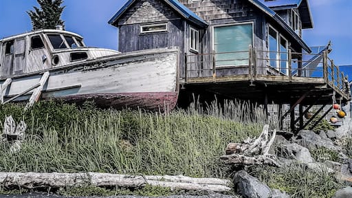Walking along Resurrection Bay in Seward Alaska when we came across this rustic home. It was kinda breath taking. #Adventure
