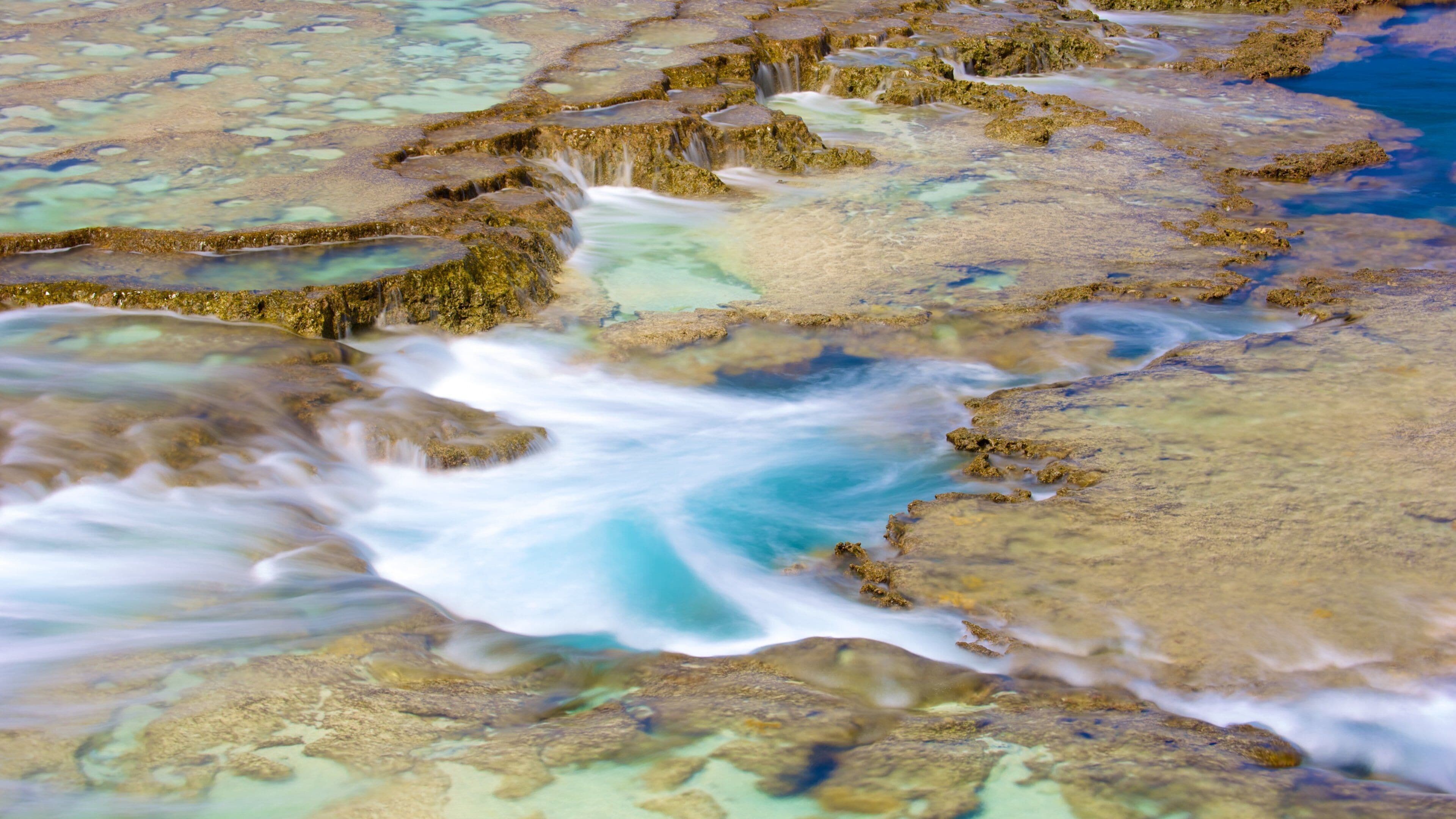 Atiu which includes rugged coastline