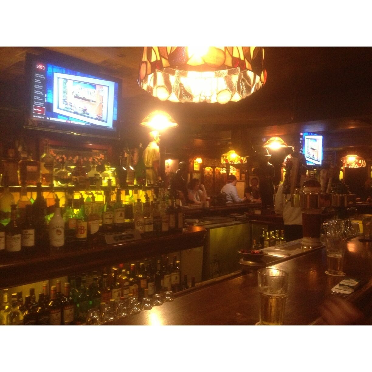 Oldie but a goodie! Cozy place. Yet spacious enough to hold a dozen, and more. Tucked away in an alley, off and adjacent to the main boardwalk. Authentic as anything surving from the Prohibition era. Serves good food. Good drinks. Has a nice feel of the Roaring 20's and onwards. Environment of timeless design with an antique motif. Very friendly and not that expansive. I'd recommend it to anyone and everyone! #Cheers! #HitMeAgain!