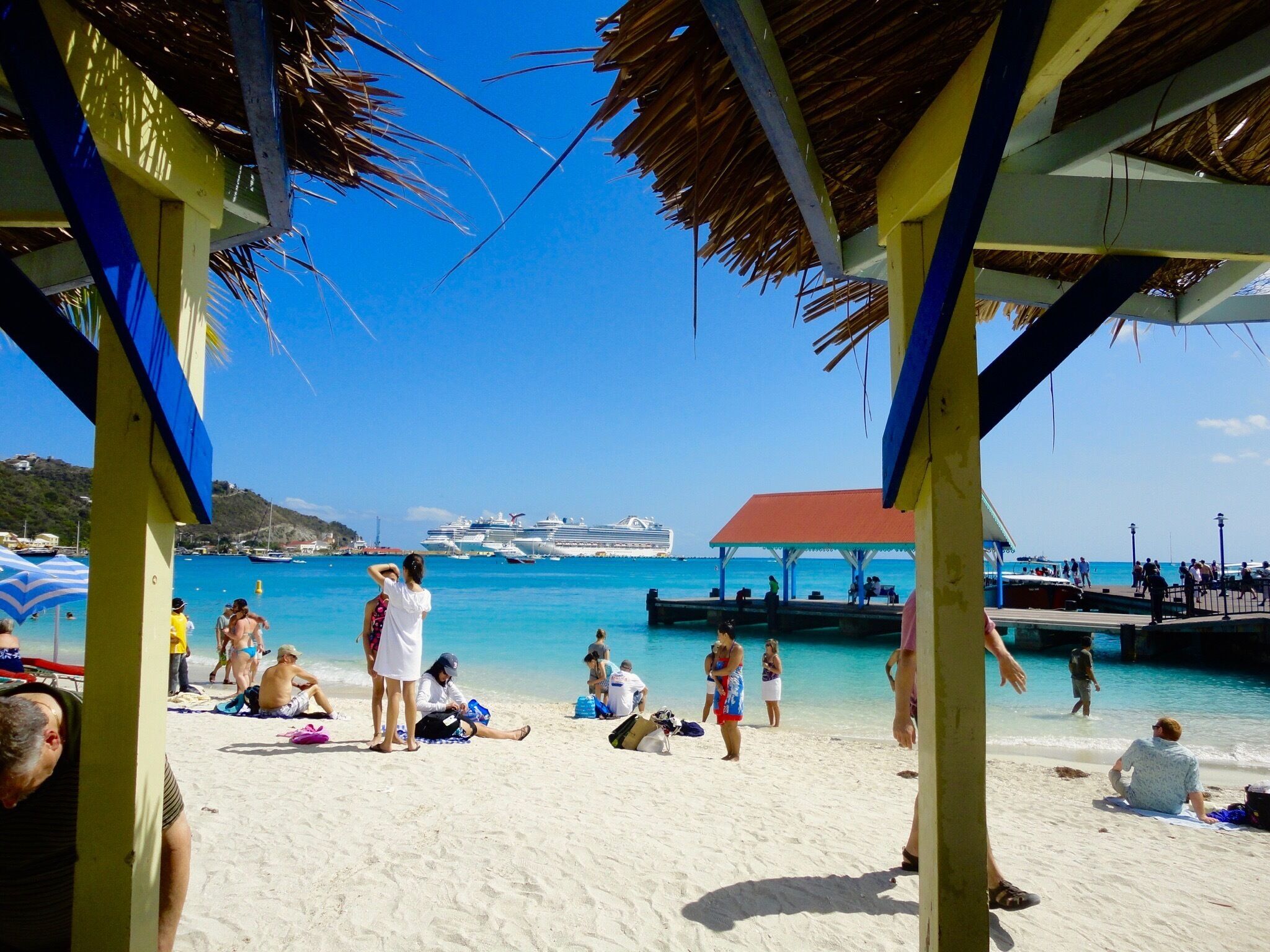 Relaxing at the boardwalk. Beautiful blue water. A day can be spent in a comfortable chair with service and convenience at hand.
#BeachTips 