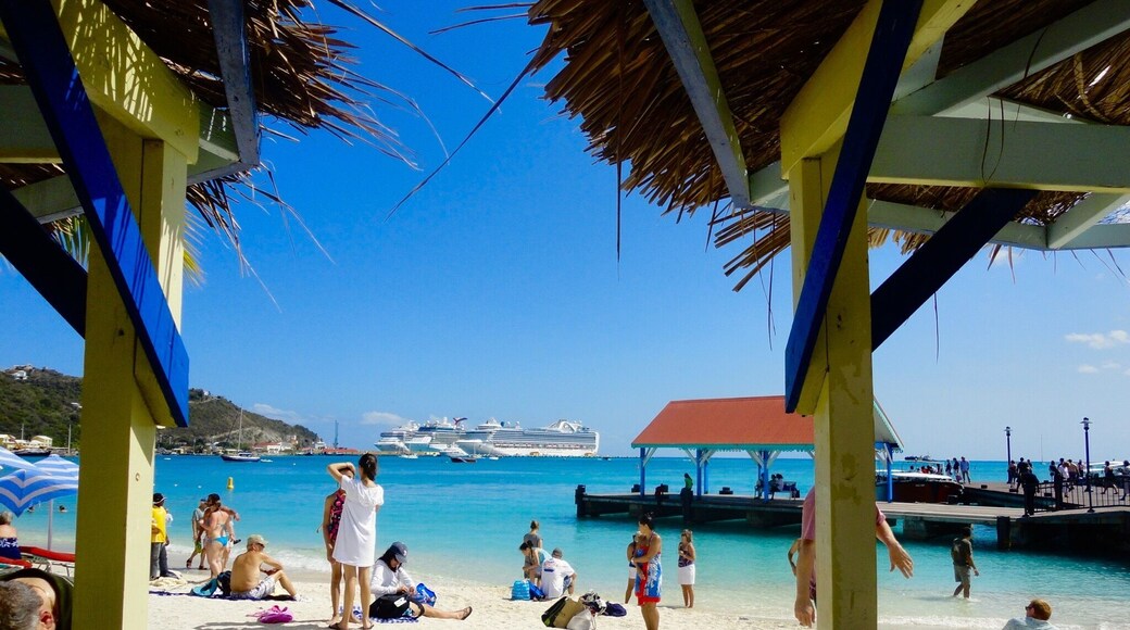 Relaxing at the boardwalk. Beautiful blue water. A day can be spent in a comfortable chair with service and convenience at hand.
#BeachTips