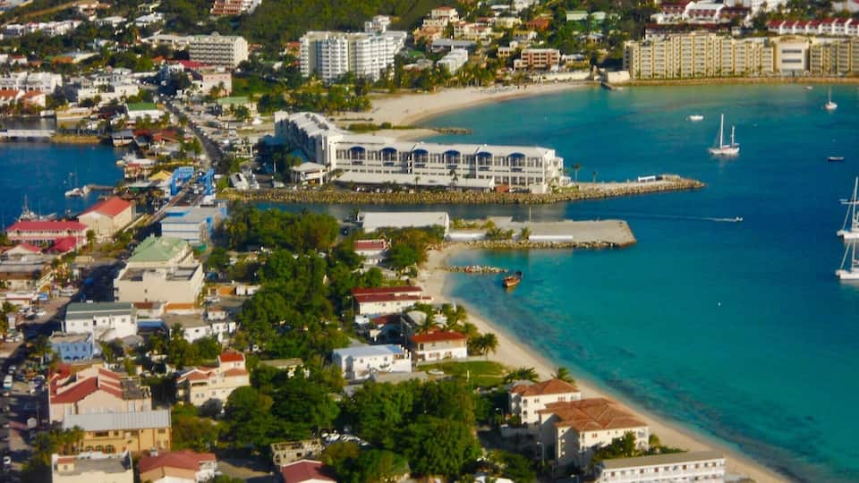 Flying into St Maarten,
this was the view between Great Bay and Great Salt pond before flying into one of the worlds most famous airports Princess Juliana 🛩
#beachbound
#caribbean #islandlife