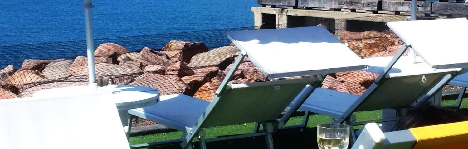 Great place just a short ferry ride from the city. The Island bar has amazing pizza and beer with cool harbour views.