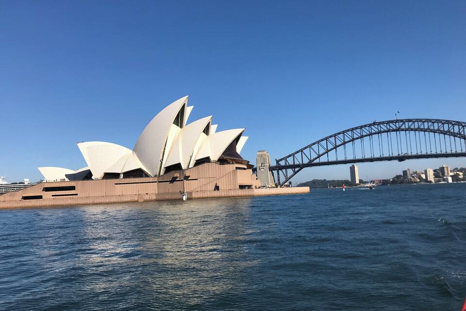 L’Opéra de Sydney et le pont du port de Sydney.