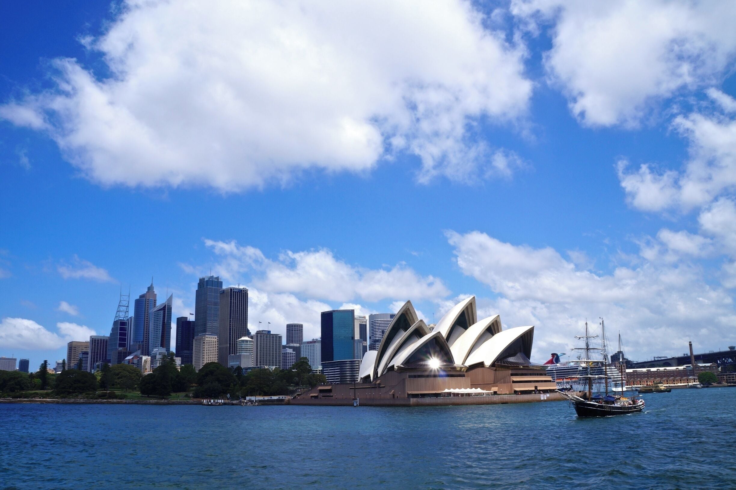 To see the famous sights of Sydney from the water without a hefty price tag, hop on the ferry to Manly Beach. It travels past Sydney's most iconic locations and is a fraction of the cost of a 'proper' cruise.

www.cheskiesgaplife.com/local-tips-72-hours-sydney