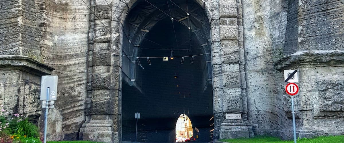 El túnel de salzburgo que cruza debajo de la montaña.
#architecture #swingpiano #trips #salzburg #austria #culture