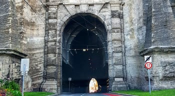 El túnel de salzburgo que cruza debajo de la montaña.
#architecture #swingpiano #trips #salzburg #austria #culture