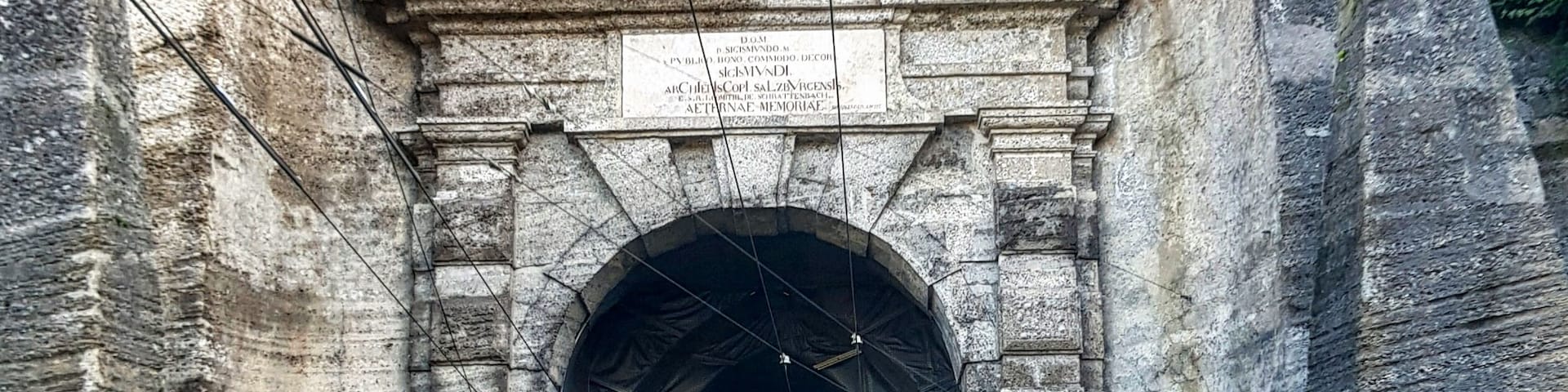 El túnel de salzburgo que cruza debajo de la montaña.
#architecture #swingpiano #trips #salzburg #austria #culture