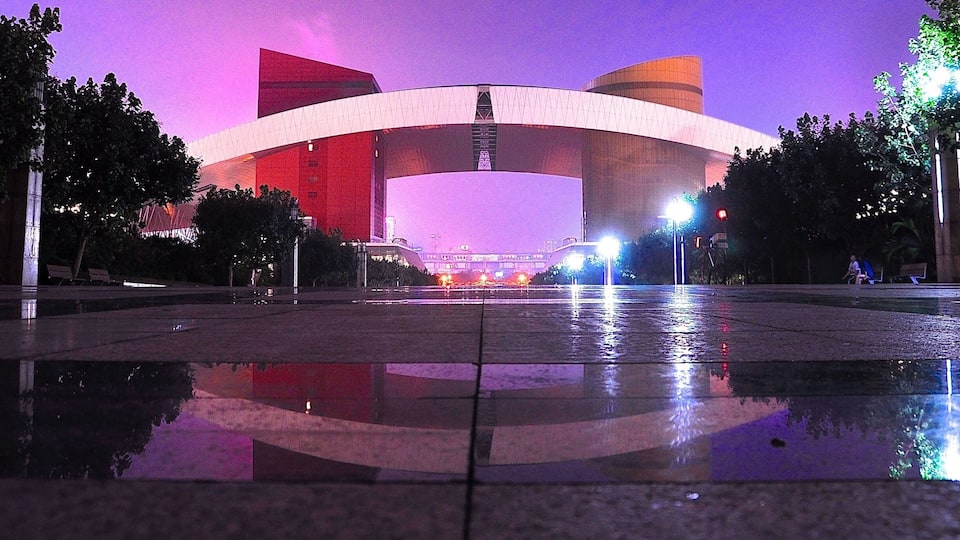 Shenzhen Civic Center (深圳市民中心) is a government building of the city of Shenzhen, China.
The city hall is the most remarkable building in this area with a roof in the shape of a bird.
#reflection #China #Guangdong #red #Shenzhen #Asia #ShenzhenCivicCenter #CityHall #architecture #Chine #nightscape #TroveOnTuesday #Reflections
