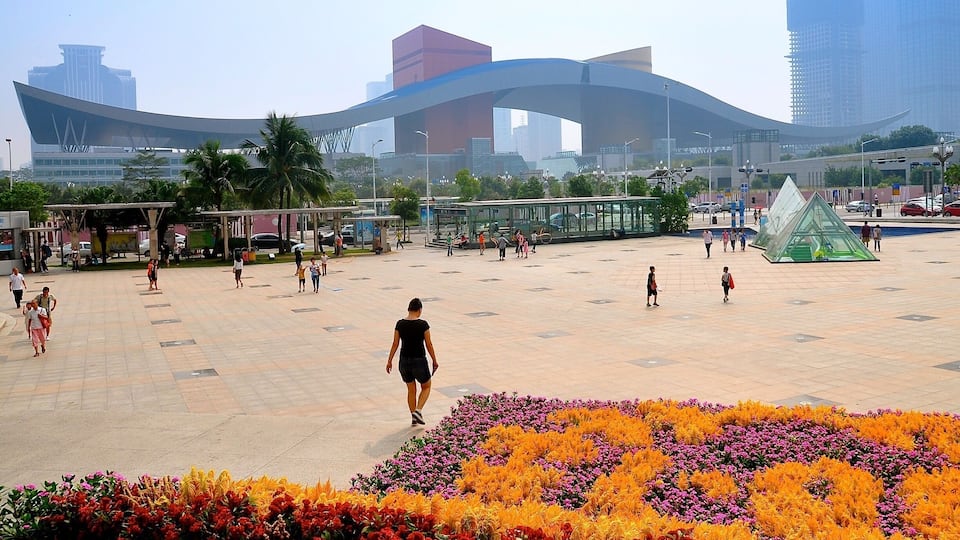 Shenzhen Civic Center (深圳市民中心) is a government building of the city of Shenzhen, China.
The city hall is the most remarkable building in this area with a roof in the shape of a bird.
#China #Guangdong #Shenzhen #Asia #ShenzhenCivicCenter #CityHall #architecture #Chine #square #TroveOnTuesday