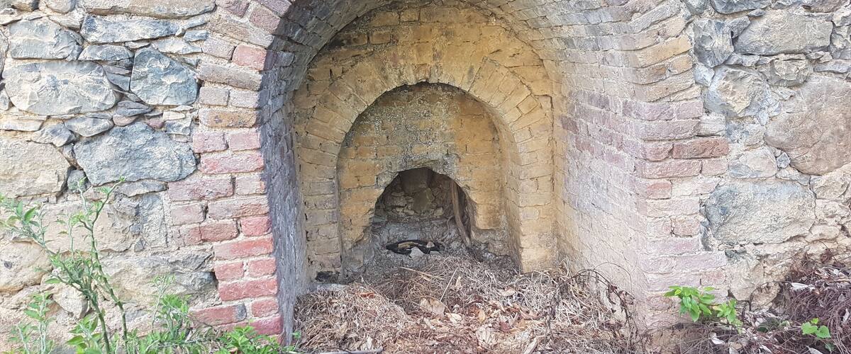 1700 century Kiln used to process lime stones to obtain 'mortar' to be used in construction.