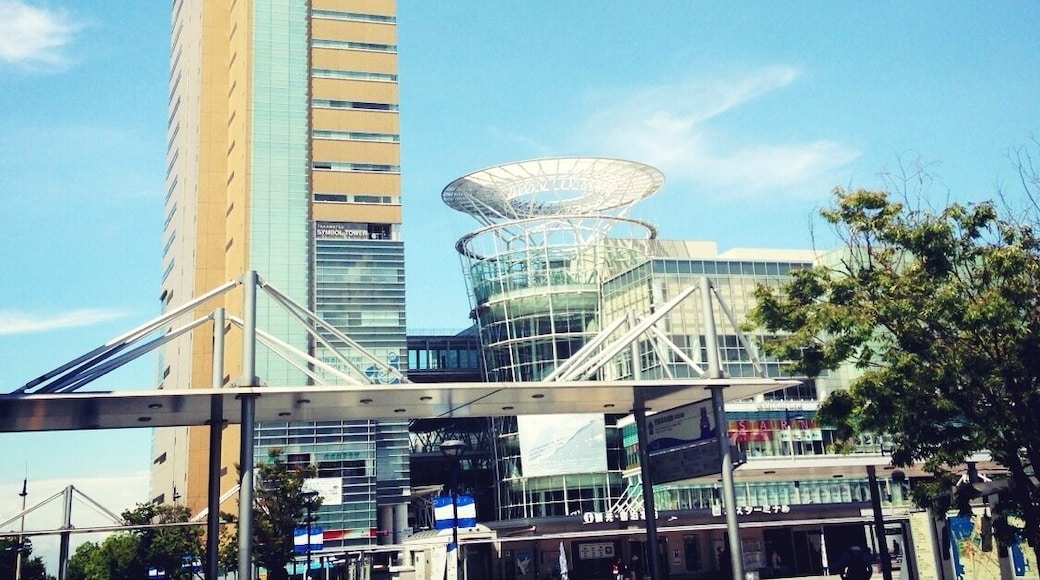 From Takamatsu station, the symbol tower with SunPort Takamatsu north direction. It's very hot. There was a temperature 37 ℃.