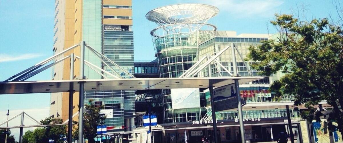 From Takamatsu station, the symbol tower with SunPort Takamatsu north direction. It's very hot. There was a temperature 37 ℃.