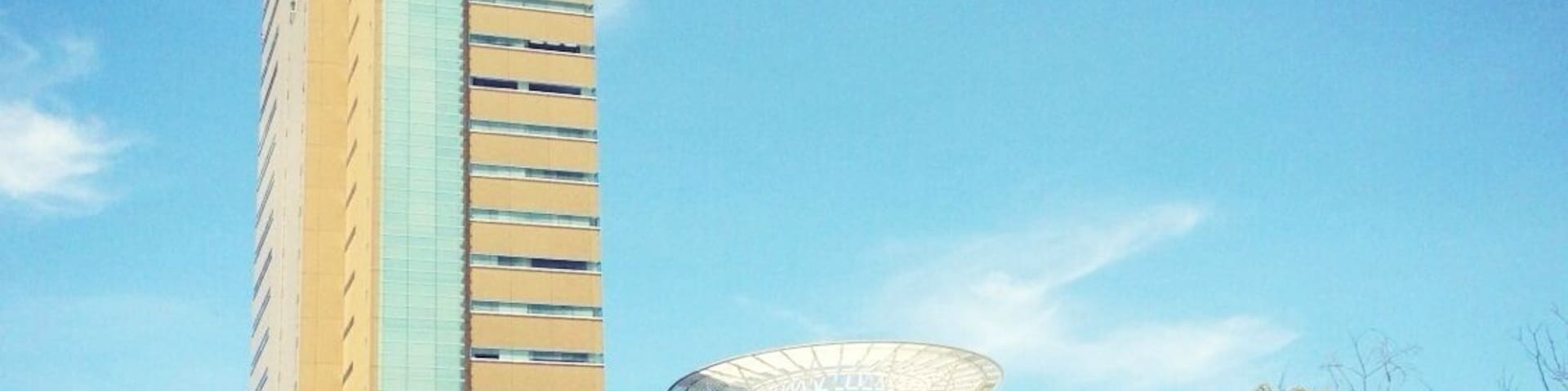 From Takamatsu station, the symbol tower with SunPort Takamatsu north direction. It's very hot. There was a temperature 37 ℃.