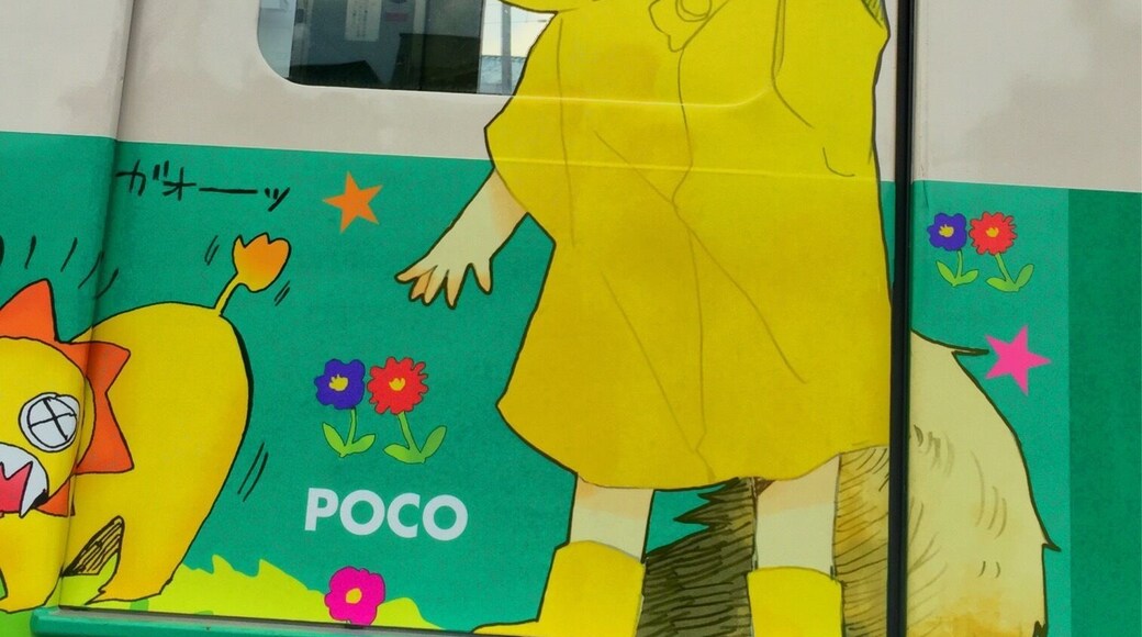 This train is a train named "Pocoden". This has been drawn Japanese cartoon characters. I exhaustively is drawn entirely different picture to the train door. Very cute!