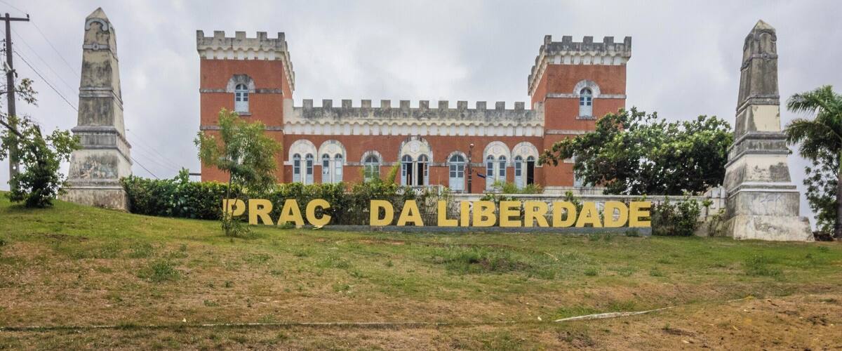 Antiga Penitenciária Modelo, América, Aracaju, Sergipe. Constructed in 1926. Only the façade of the prison remains. #BVStrove