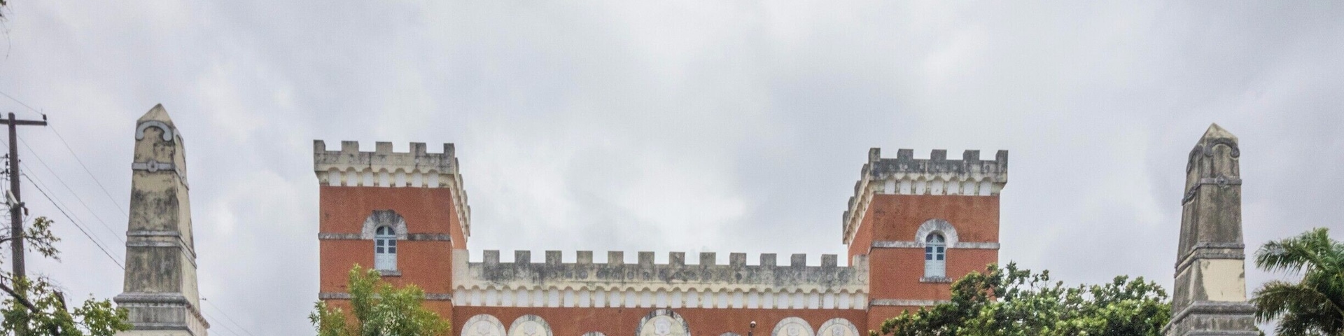 Antiga Penitenciária Modelo, América, Aracaju, Sergipe. Constructed in 1926. Only the façade of the prison remains. #BVStrove