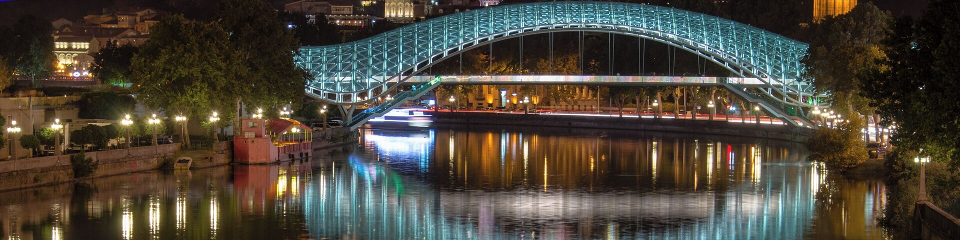 The Peace Bridge in Tbilisi gets all lit up with the rest of the old town every night.
#StunningStructures #Georgia #tbilisi #Architecture