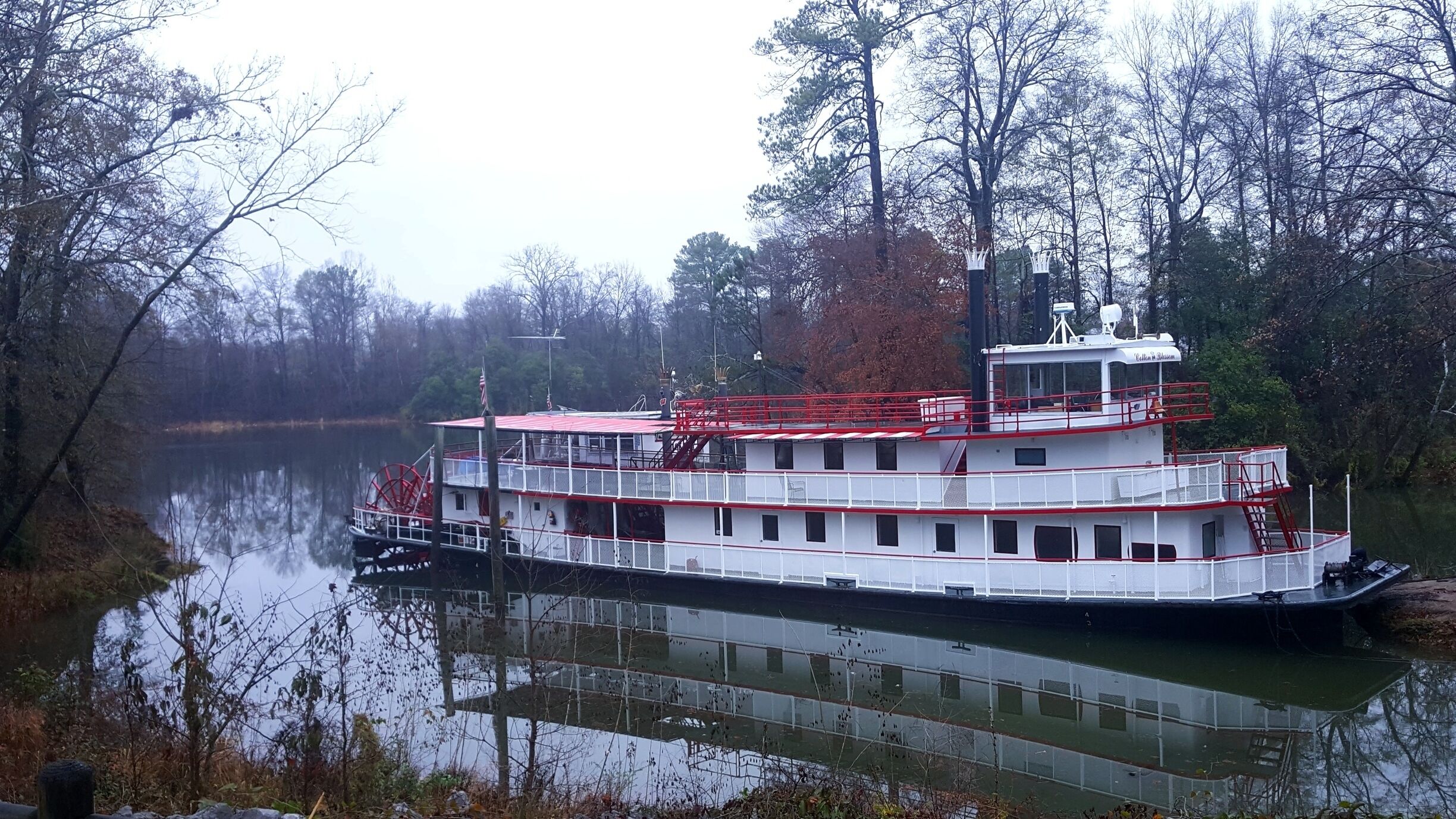 Charming riverboat docked along the banks of the Black Warrior River in Tuscaloosa. We stayed at Hotel Indigo which is an easy walk to the river.