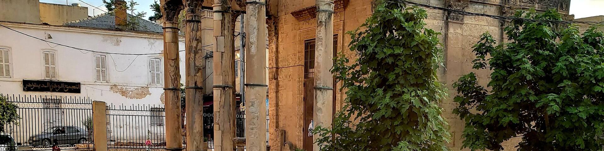 Temple of Hercules\”Minerva”
Tebessa, Algeria
3rd Century CE
9 m. in Height
The temple of tebessa was Corinthian , four columns on its principal face; It is tetrastyle, but also prostyle, with truncated pyramid columns engaged in the walls of the sanctuary; It was 4 meters high above the outer level; It was reached by a staircase of twenty steps. Length of 15 meters by 9 in width and 9 in height, its interior ornamentation is of the simplest; The outer frieze, on the contrary, is richly ornamented.
The pilasters are decorated with the heads of rams and bulls with their strips of sacrifice. Seen from the front, eagles with open wings, holding in their claws two serpents, adorn those of greater dimensions; These eagles were taken for owls, birds of Minerva, who gave him his denomination.
To these motifs are added horns of abundance; We see a head of ocean in the middle of a basket of fruit. Would there be a sloping roof, or a series of statues erected along the ridge.
#History