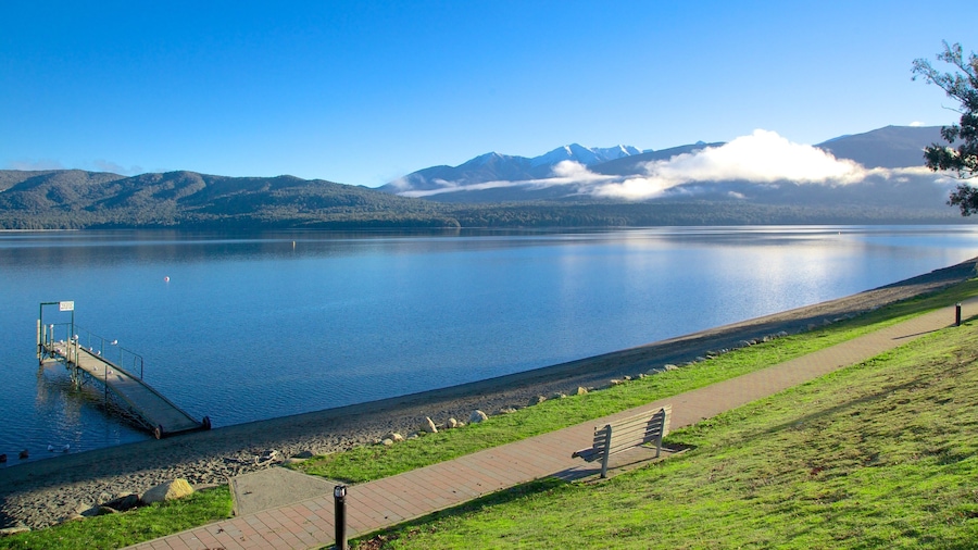 Te Anau which includes landscape views and a lake or waterhole