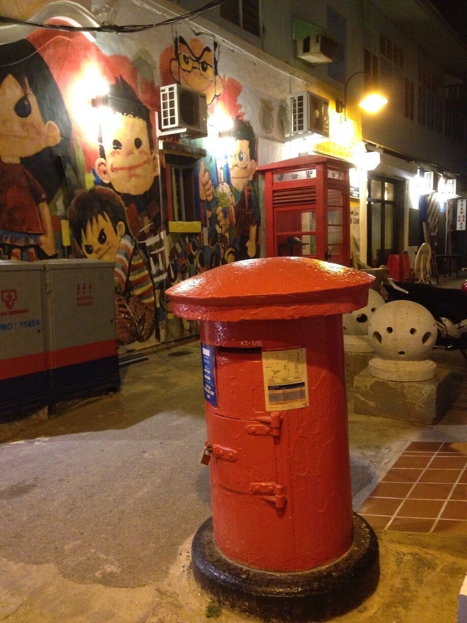 Enjoy great cup of handcrafted coffee here. Take your coffee outside if you want it al fresco. 