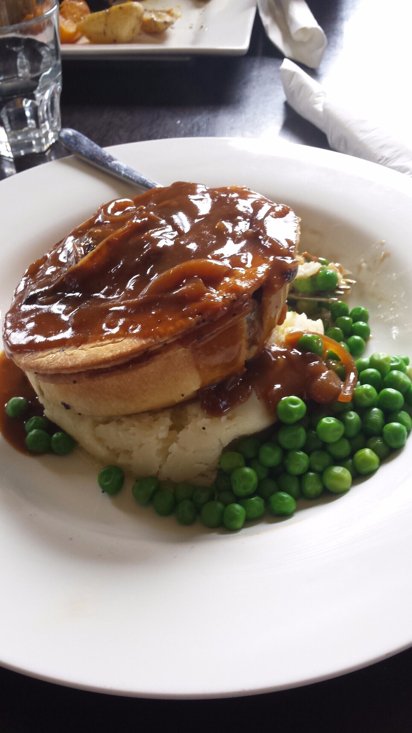 #Pie and Mash at Flannigans #Irish Bar in #Traralgon #Gippsland #Australia. Slow cooked #beef, pastry , mash, peas and #onion #gravy fantastic for $10AUD.
#food #pub #tucker #value #lunch

www.wyldfamilytravel.com