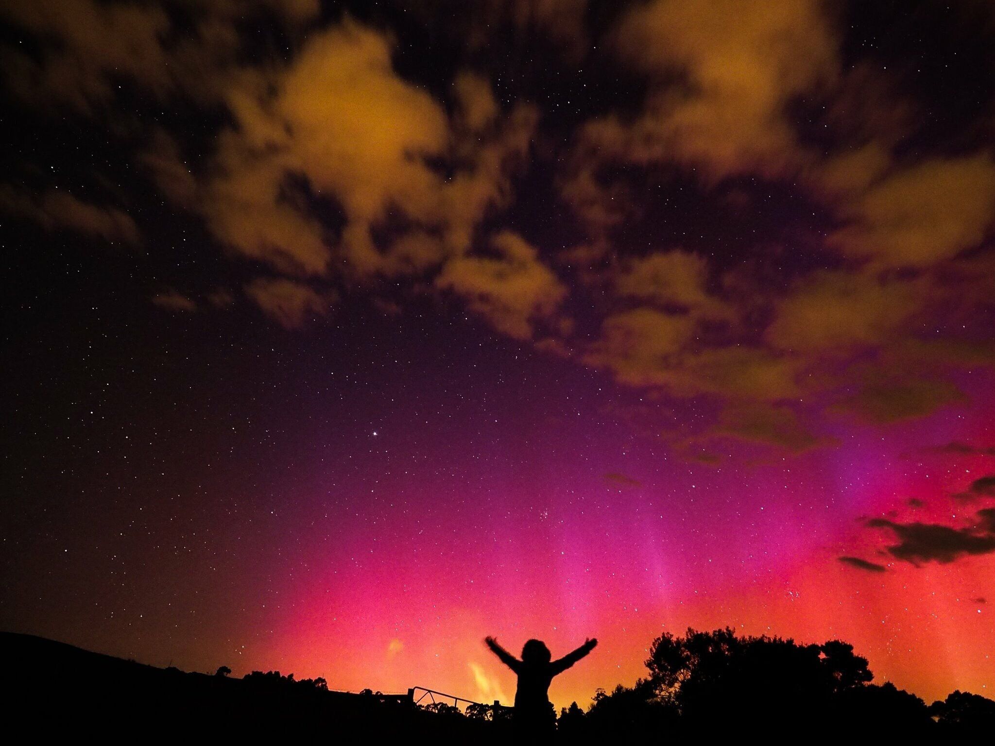 I finally saw it - the aurora australis! I'm still so excited looking at these photos. Here's one I had my sister help me with as I'm the one in the shot! It's just amazing how those colours light up the sky! #aurora #auroraaustralis #visitvictoria