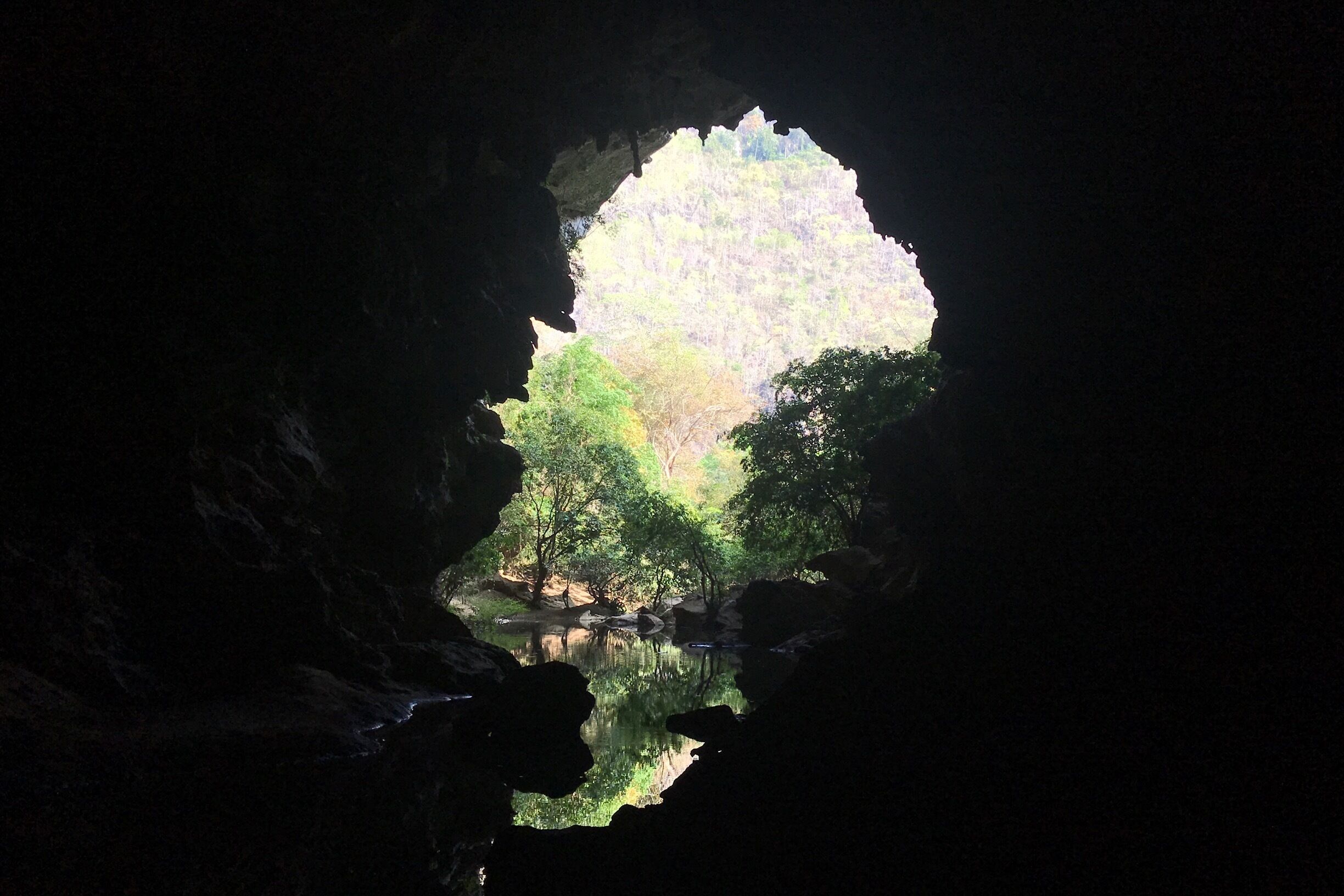 Near Thakhek in Central Laos you can find spectacular limestone formations. Rivers are flowing underground thru these mountains and are creating beautiful caves. 