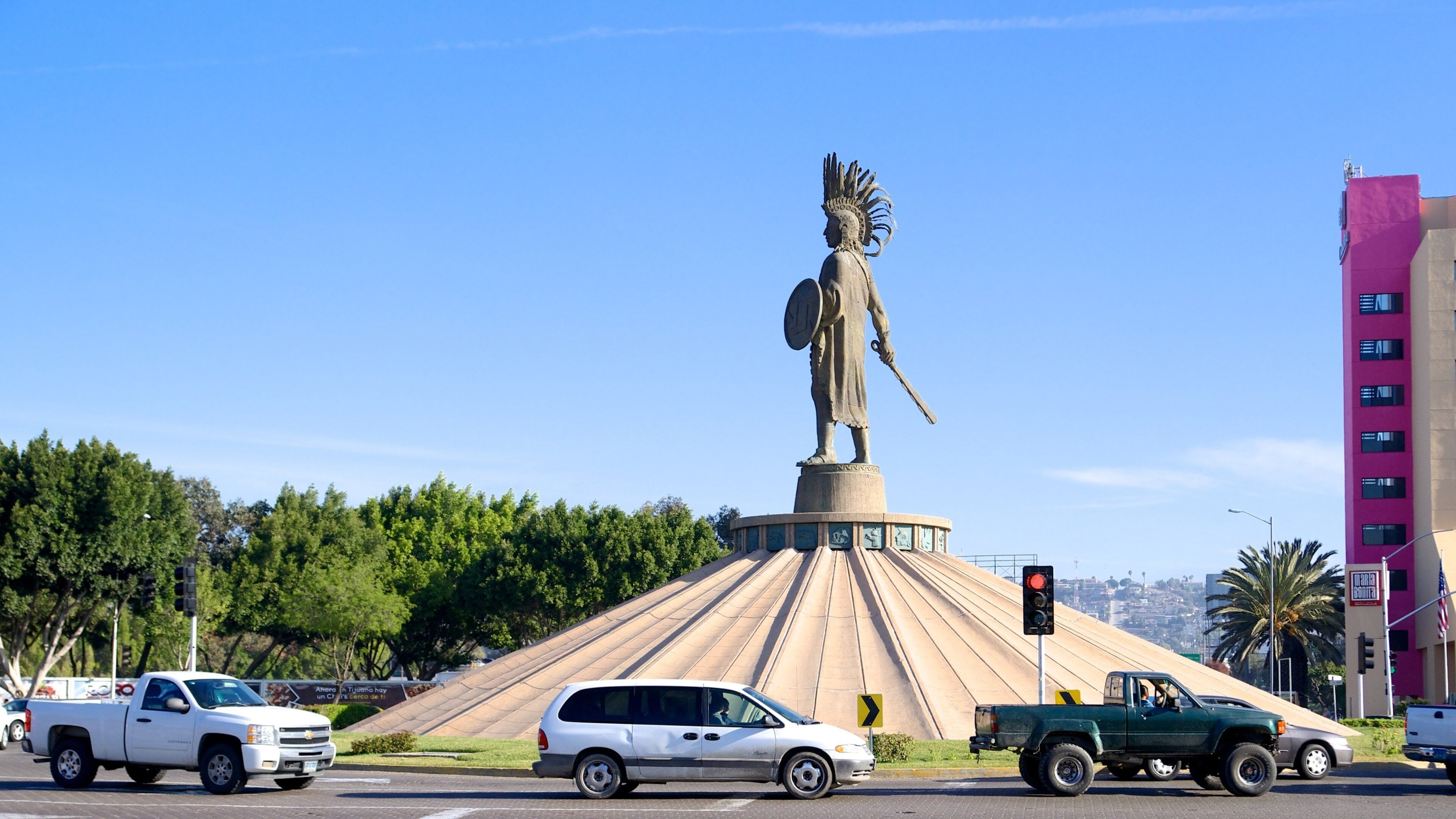 Tijuana qui includes scènes de rue et statue ou sculpture
