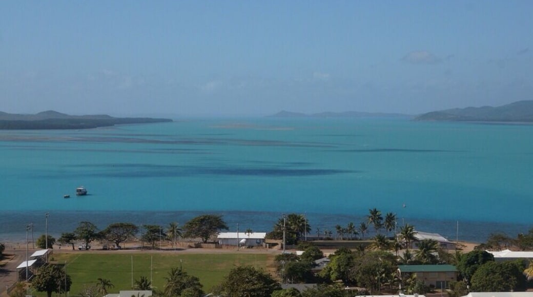Green Hill Fort is a former military base. You can walk around the base and there's a museum in the underground buildings, which you might need to join a tour to see.
There's a great view of the neighbouring Torres Strait Islands - just look at that water!!