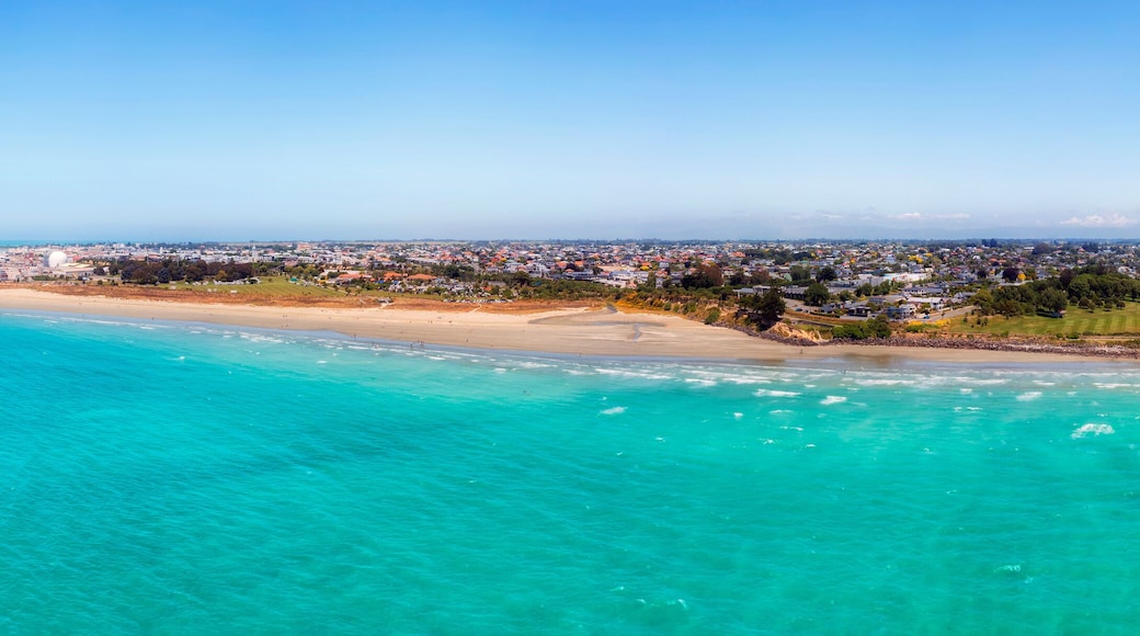 D Timaru Bay left waterfront pan