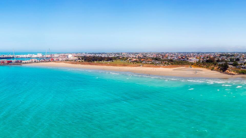 D Timaru Bay left waterfront pan