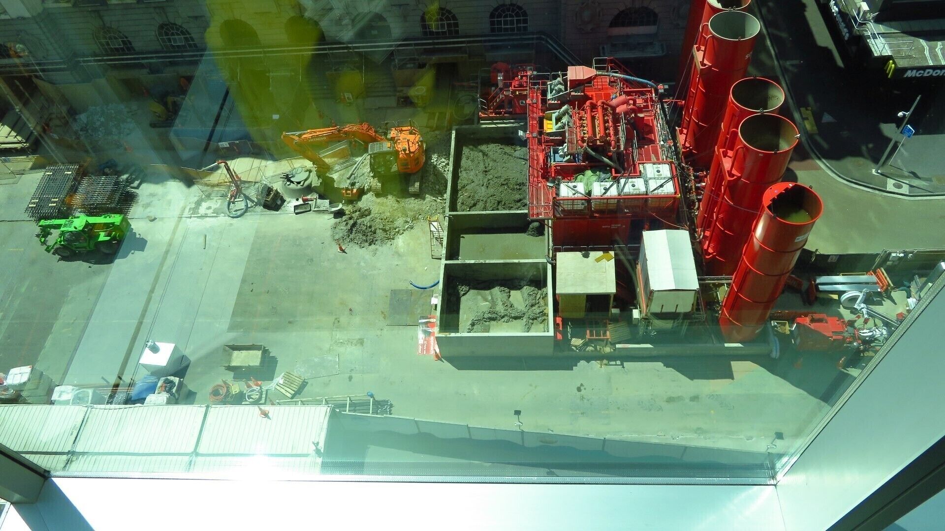 The office tower is expected to be opening in June 2019 
The tower will be 180m tall.



#UrbanJungle