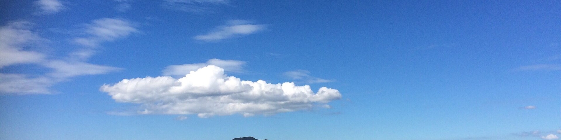 Perfect summer day.
This is a great family beach, shade, great views & when the tide is out you can almost walk to the island, so shallow!!! Go high tide if you want to swim