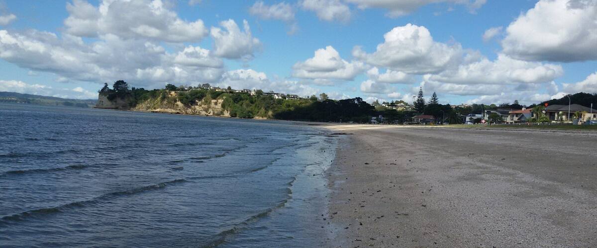 Eastern Beach is not the best beach in Auckland but certainly one of our preferred.
Now we have to wait the summer for sunburning but walking is free...
#Blue
#BeachBound