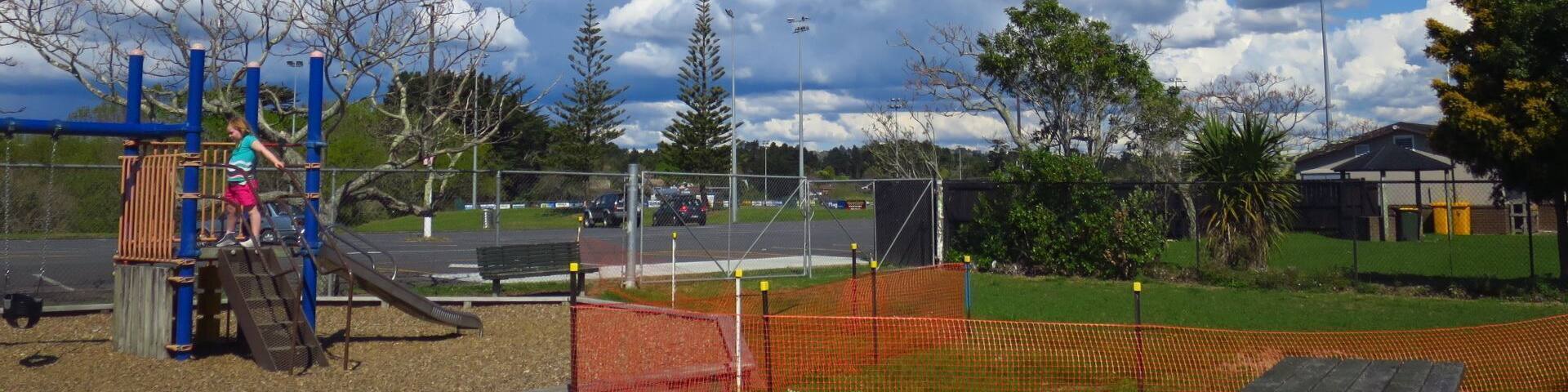 Wonderful nature in Lloyd Elsmore Park for families