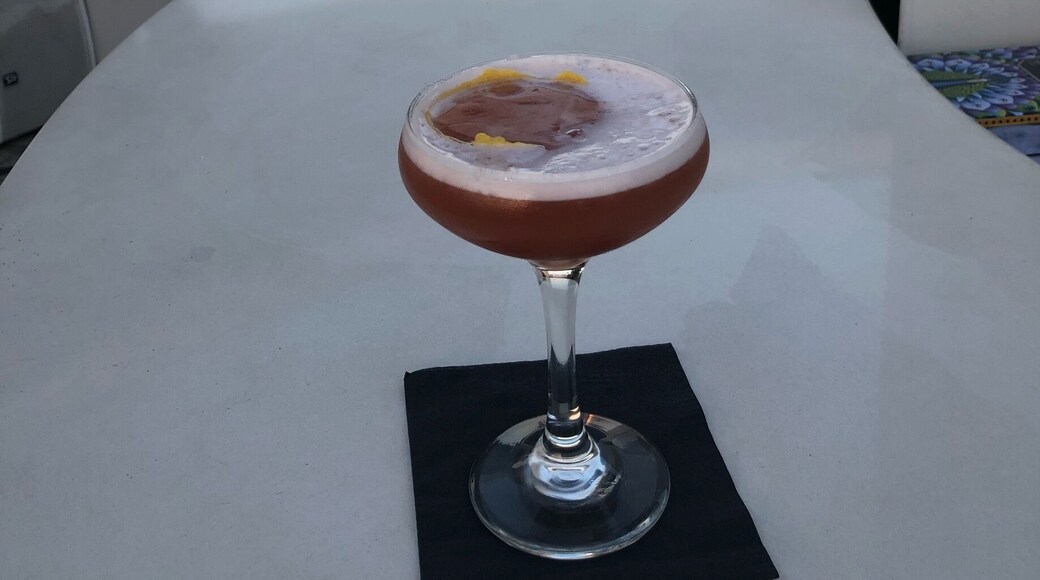 Visit this amazing rooftop in Tel Aviv and drink a good cocktail: the Poli house hotel
Enjoy