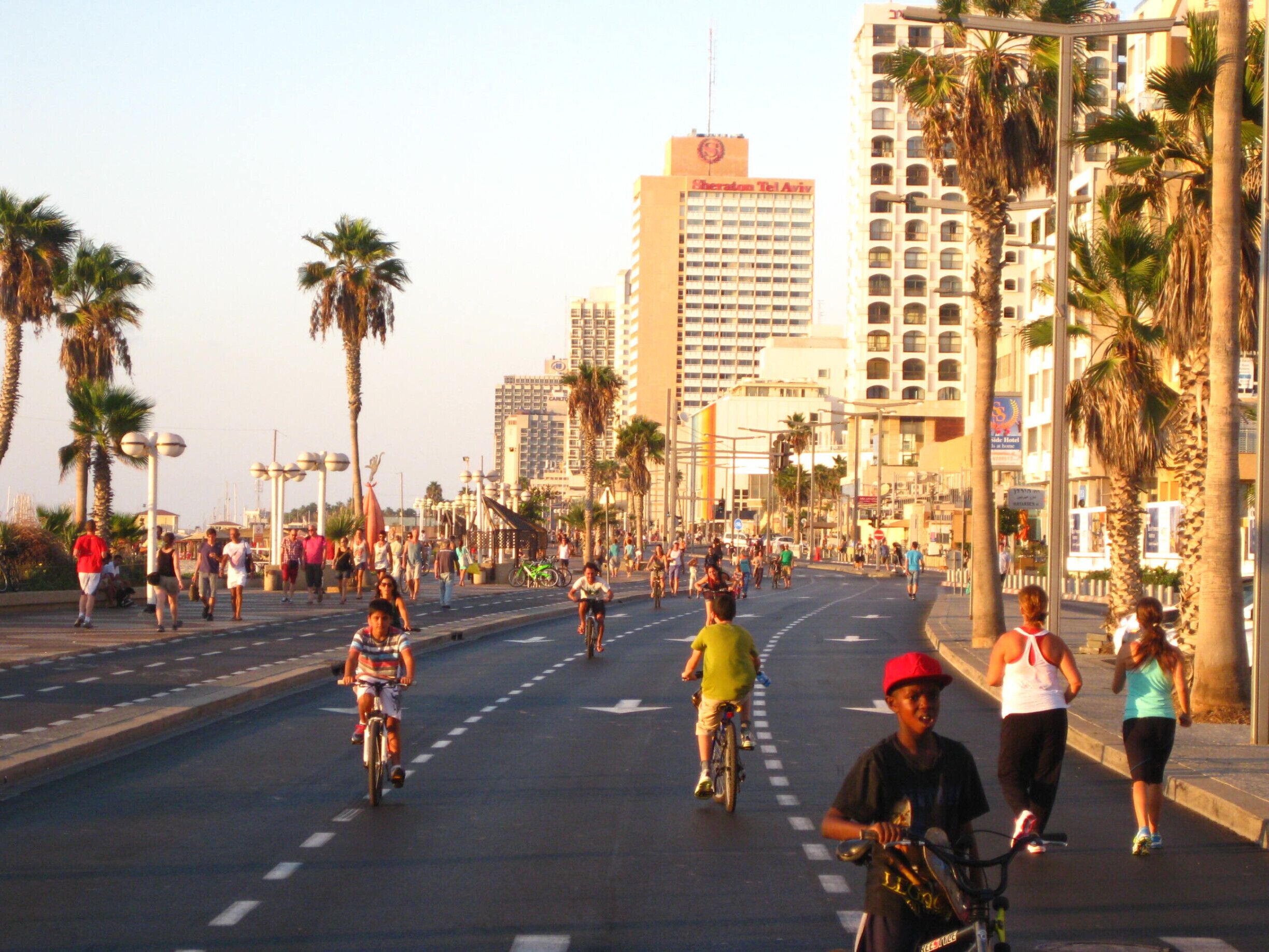 Tel Aviv on Yom Kippur - Streetlife is just gorgeous!